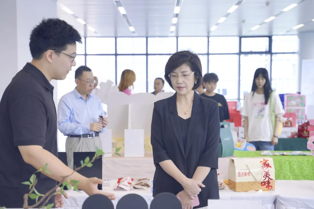 上海市消保委举行2025上海伴手礼初选轮评测会001