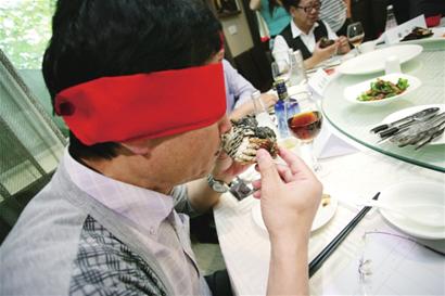 专家品阳澄湖大闸蟹