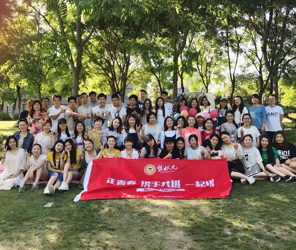 蟹状元正青春携手共进