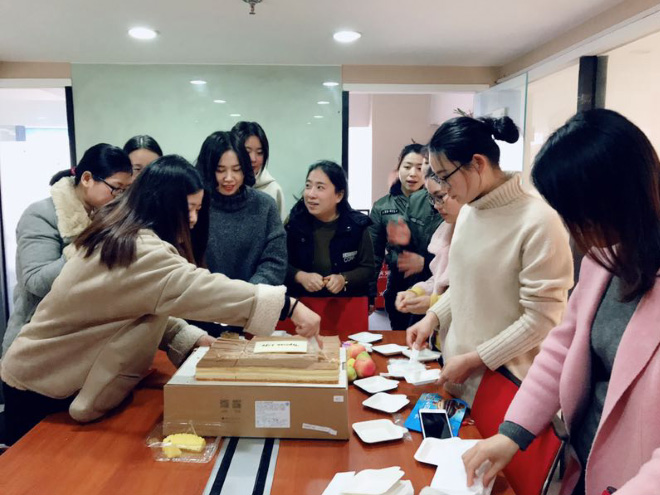 蟹状元员工生日会一角
