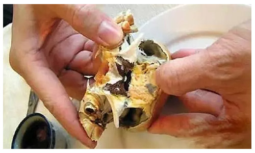 吃大闸蟹步骤2