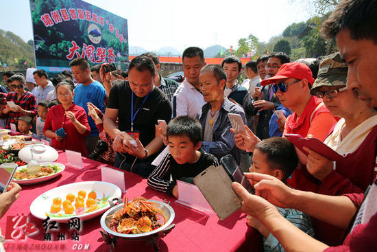 靖州苗族侗族自治县举行首届“古飞山“五龙潭大闸蟹节