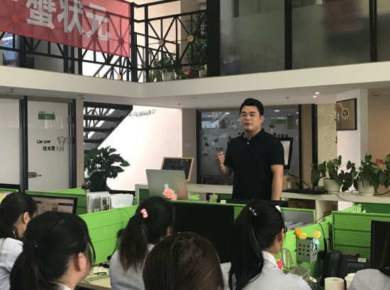来个特写,依旧帅气