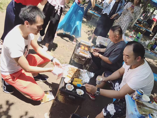 蟹状元公司团建：张大厨、张大厨和陈大厨