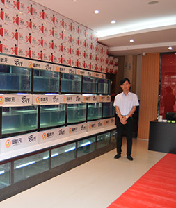 蟹状元昆明大闸蟹国贸店内部展示03