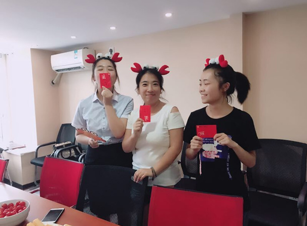 公司还为寿星准备了红包哟