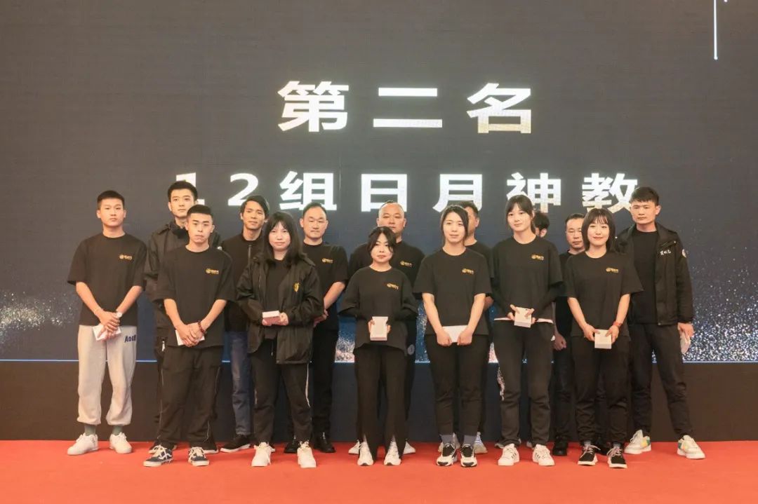 团建第二名合影