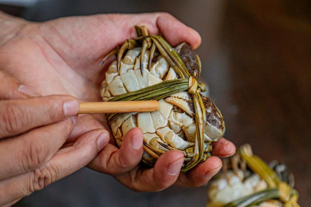 泰国香草捆绑大闸蟹