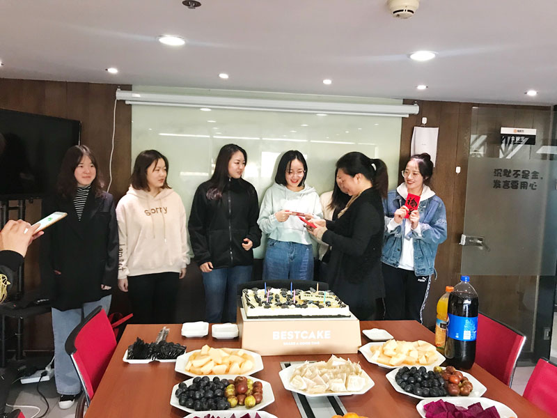 蟹状元201911月生日会