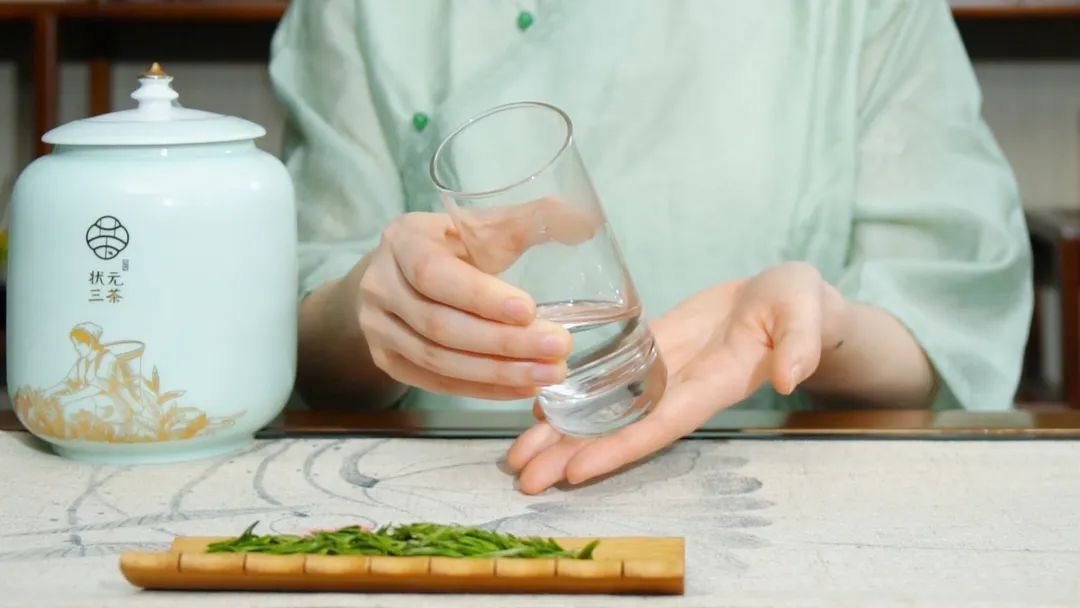 用开水温杯能让茶的香气更佳 用开水温杯能让茶的香气更佳