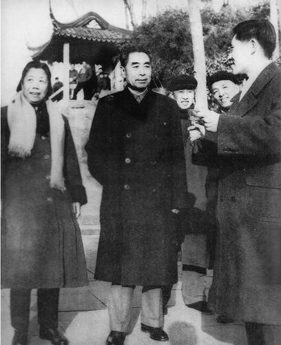 一九六三年一月周恩来邓颖超同志在苏州视察 一九六三年一月周恩来邓颖超同志在苏州视察