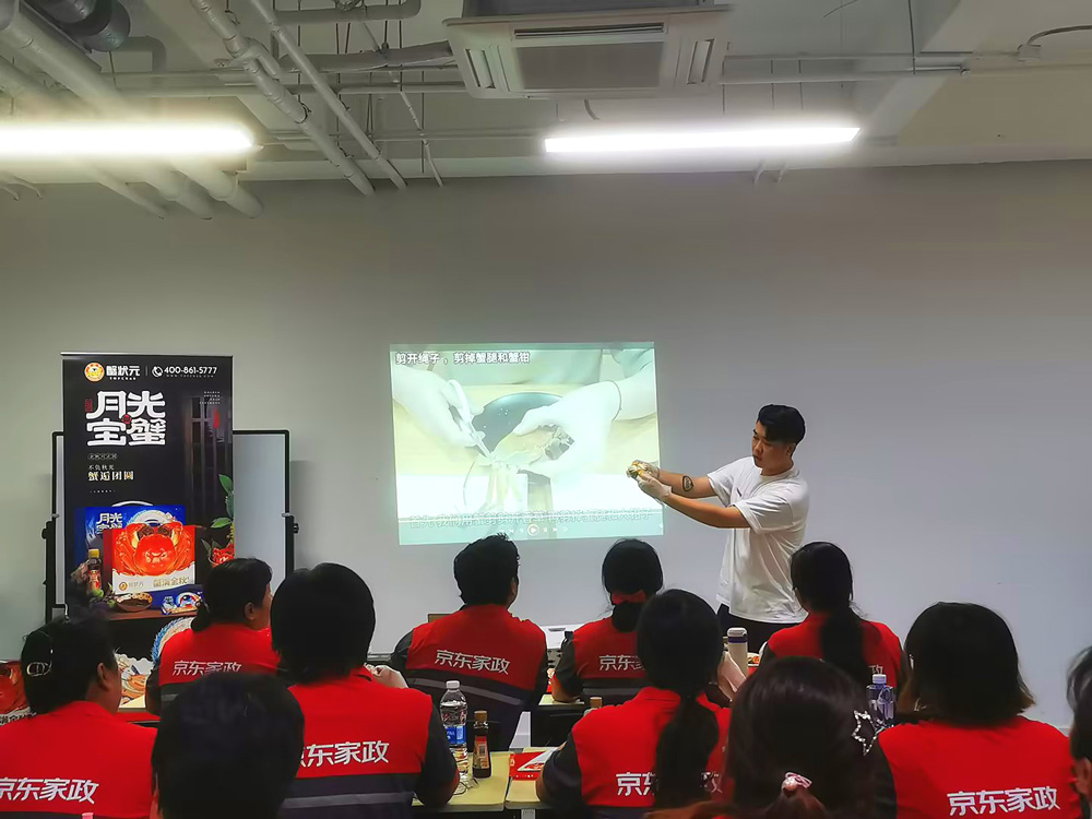 蟹状元大闸蟹京东家政拆蟹培训师1000px202303 蟹状元大闸蟹京东家政拆蟹培训师1000px202303